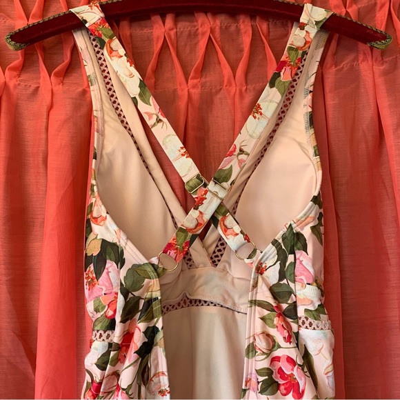 *NWT* Antonio Melani Rose Roulette One Piece Swim Suit - Picture 5 of 9